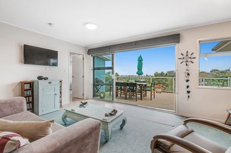 Photo of property in 25 Moffat Road, Red Beach, 0932