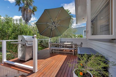 Photo of property in 3 Lake Road, Devonport, Auckland, 0624