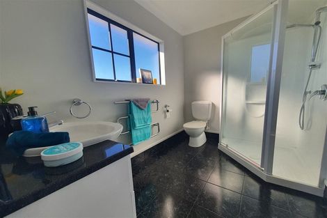 Photo of property in 17 Claverton Grove, Churton Park, Wellington, 6037