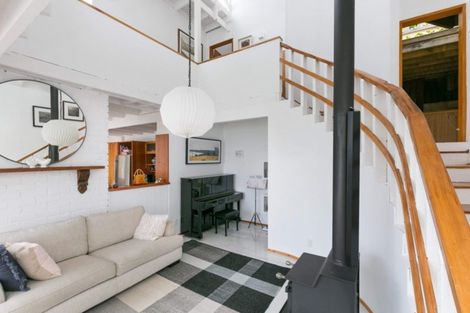 Photo of property in 6 Nakora Road, Karaka Bays, Wellington, 6022