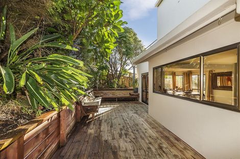 Photo of property in 16a Mana View Road, Paremata, Porirua, 5026