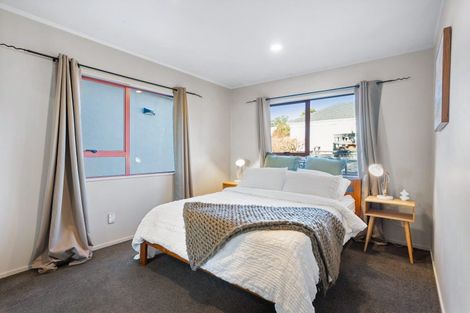 Photo of property in 13a Cliff View Drive, Green Bay, Auckland, 0604