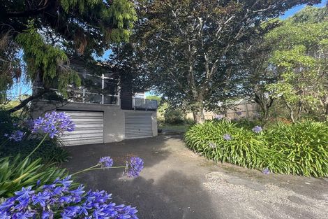 Photo of property in 28 Singers Road, Korokoro, Lower Hutt, 5012