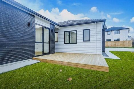Photo of property in 3 Rossbeg Lane, Flat Bush, Auckland, 2019