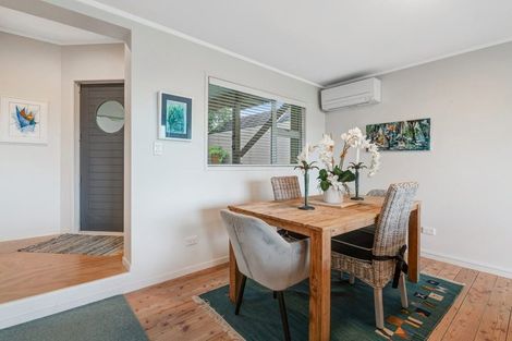 Photo of property in 25 Moffat Road, Red Beach, 0932