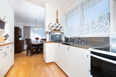 Photo of property in 6 Pankhurst Place, Sunnyvale, Auckland, 0612