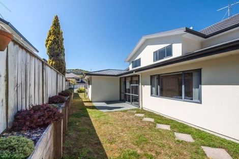 Photo of property in 33 Amesbury Drive, Churton Park, Wellington, 6037