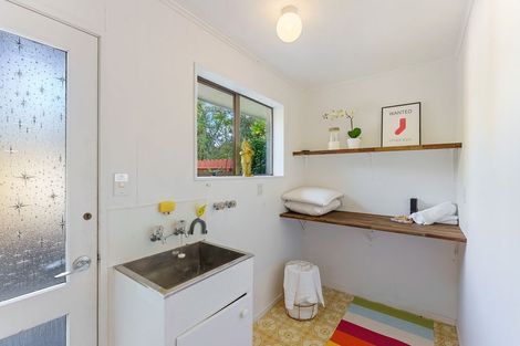 Photo of property in 28 Rewarewa Crescent, Waikanae, 5036