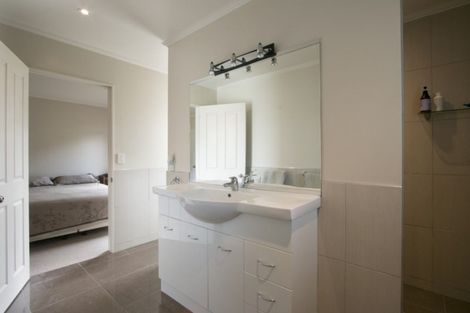 Photo of property in 62 Links View Drive, Omokoroa, 3114