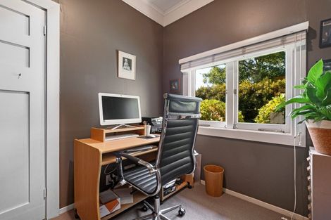 Photo of property in 247 Devonport Road, Tauranga, 3110