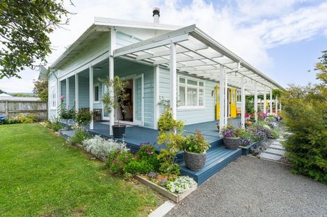 Photo of property in 37 Kiharoa Street, Otaki Beach, Otaki, 5512