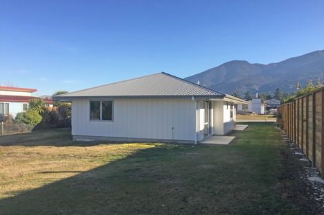 Photo of property in 13 Bell Street, Lake Hawea, 9382