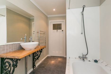 Photo of property in 24 Cobden Road, Bluff Hill, Napier, 4110