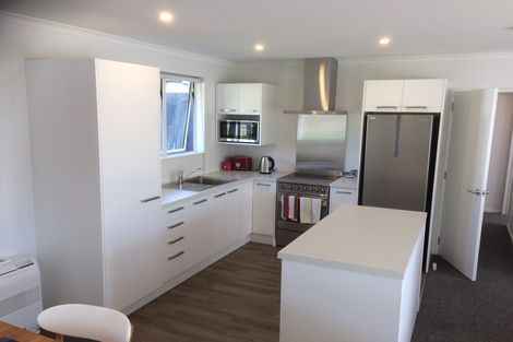 Photo of property in 9 Totara Drive, Duvauchelle, 7581