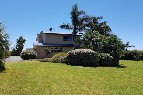 Photo of property in 381 Cove Road, Waipu, 0582