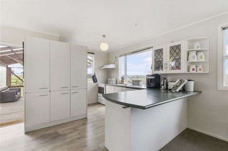 Photo of property in 102 Taiapa Road, Muriwai, Waimauku, 0881