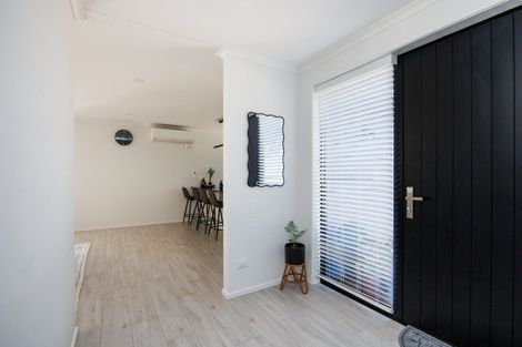 Photo of property in 6 Ivy Lane, Kelvin Grove, Palmerston North, 4414