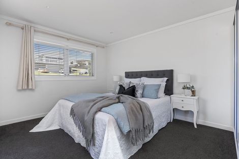 Photo of property in 12 Tindalls Bay Road, Tindalls Beach, Whangaparaoa, 0930