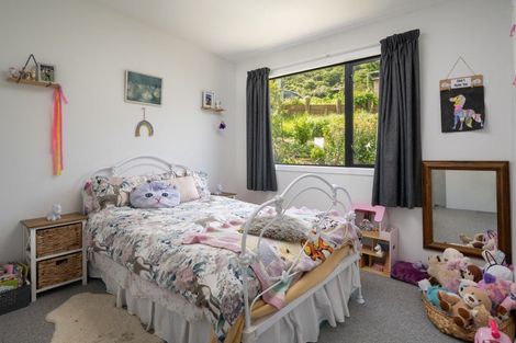 Photo of property in 30 Waimarama Street, Waikawa, Picton, 7220