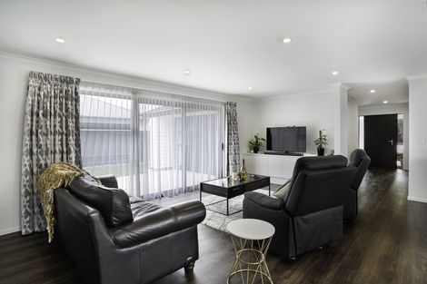 Photo of property in 15 Maple Grove, Kingston, Wellington, 6021