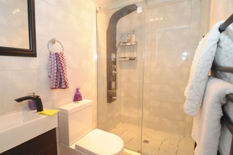 Photo of property in 14 San Casello Rise, Henderson, Auckland, 0612