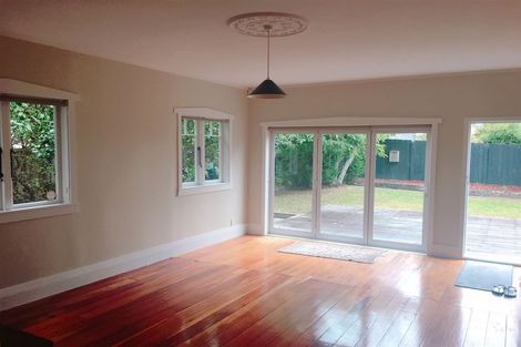 Photo of property in 20 Golf Road, New Lynn, Auckland, 0600