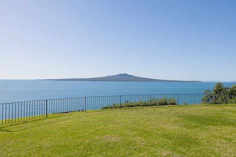 Photo of property in 2/6 Saint Leonards Road, Hauraki, Auckland, 0622