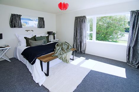 Photo of property in 33 Puriri Crescent, Lansdowne, Masterton, 5810