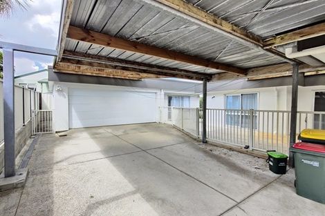 Photo of property in 60 Lewisham Street, Highland Park, Auckland, 2010