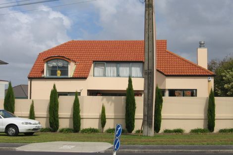 Photo of property in 2/208 East Coast Road, Forrest Hill, Auckland, 0620