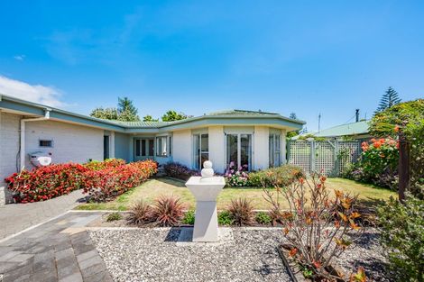 Photo of property in 20 Freyberg Crescent, Waikanae Beach, Waikanae, 5036