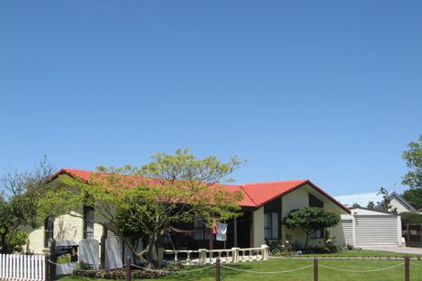 Photo of property in 12 Mchaffies Place, Wainoni, Christchurch, 8061