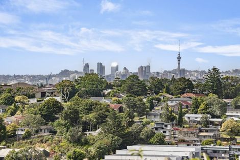 Photo of property in 1/45 Target Road, Totara Vale, Auckland, 0629