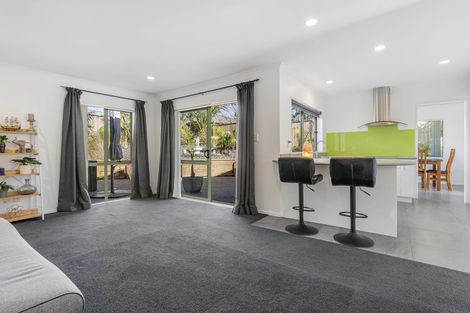 Photo of property in 24 Chelmsley Avenue, Henderson, Auckland, 0612