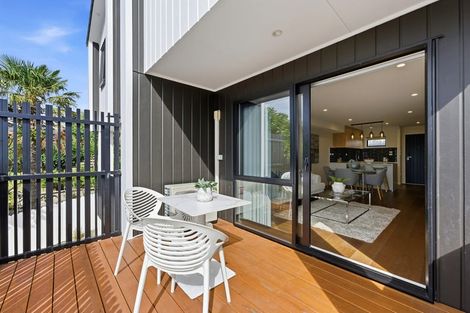 Photo of property in 4/19 Trias Road, Totara Vale, Auckland, 0629