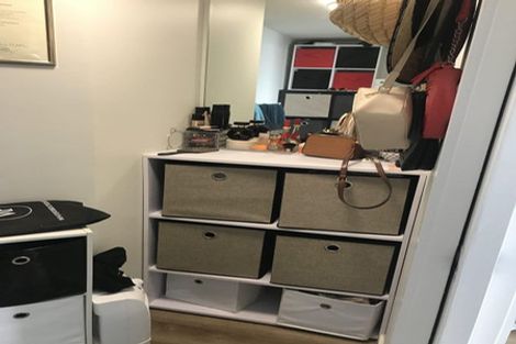 Photo of property in 92 Kelburn Parade, Kelburn, Wellington, 6012