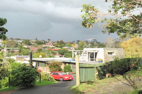Photo of property in 9 Gibson Place, Mellons Bay, Auckland, 2014
