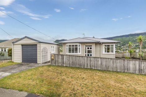 Photo of property in 21 Tawa Terrace, Tawa, Wellington, 5028