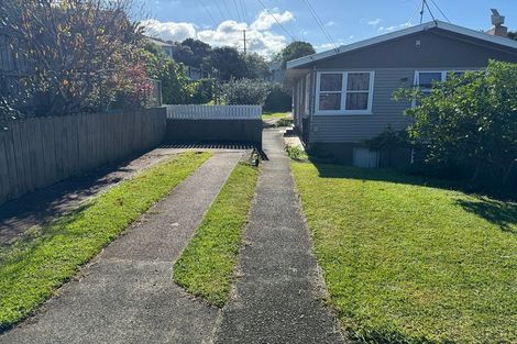 Photo of property in 188 Sunnynook Road, Totara Vale, Auckland, 0627