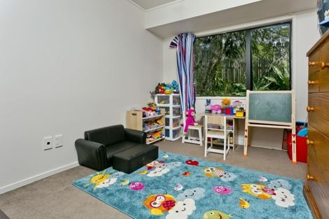 Photo of property in 10 Camilla Grove, Totara Vale, Auckland, 0629