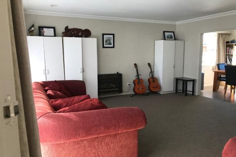 Photo of property in 16 Pulham Crescent, Queenwood, Hamilton, 3210