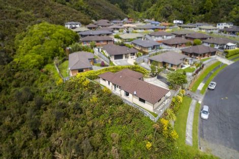 Photo of property in 58 King Charles Drive, Kingsley Heights, Upper Hutt, 5018