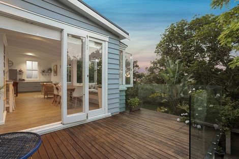 Photo of property in 12 Maritime Terrace, Birkenhead, Auckland, 0626