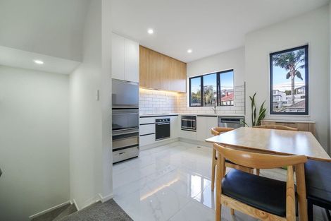 Photo of property in 2d Taratoa Street, Point England, Auckland, 1072