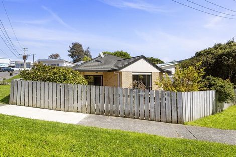 Photo of property in 5 Ranui Terrace, Tawa, Wellington, 5028