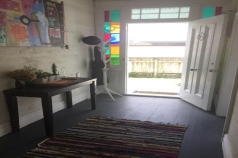 Photo of property in 5 Sampson Lane, Northcote, Auckland, 0627