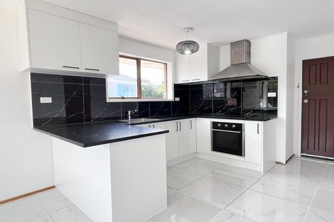 Photo of property in 28 Butterworth Drive, Glendene, Auckland, 0602