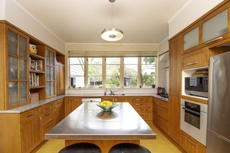 Photo of property in 200 Aokautere Drive, Fitzherbert, Palmerston North, 4471