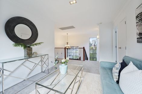 Photo of property in 54 Sapperton Drive, Henderson, Auckland, 0612