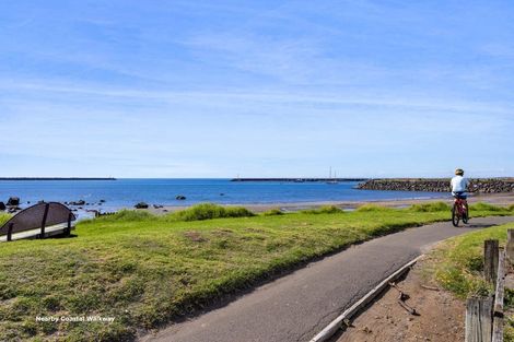 Photo of property in 22 Bayly Road, Moturoa, New Plymouth, 4310